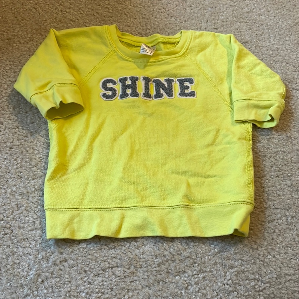 Adorable 3/4 sleeve sweatshirt. Girls size 3t.